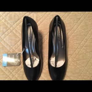 Comfort Plus black pumps. Size 5.5.